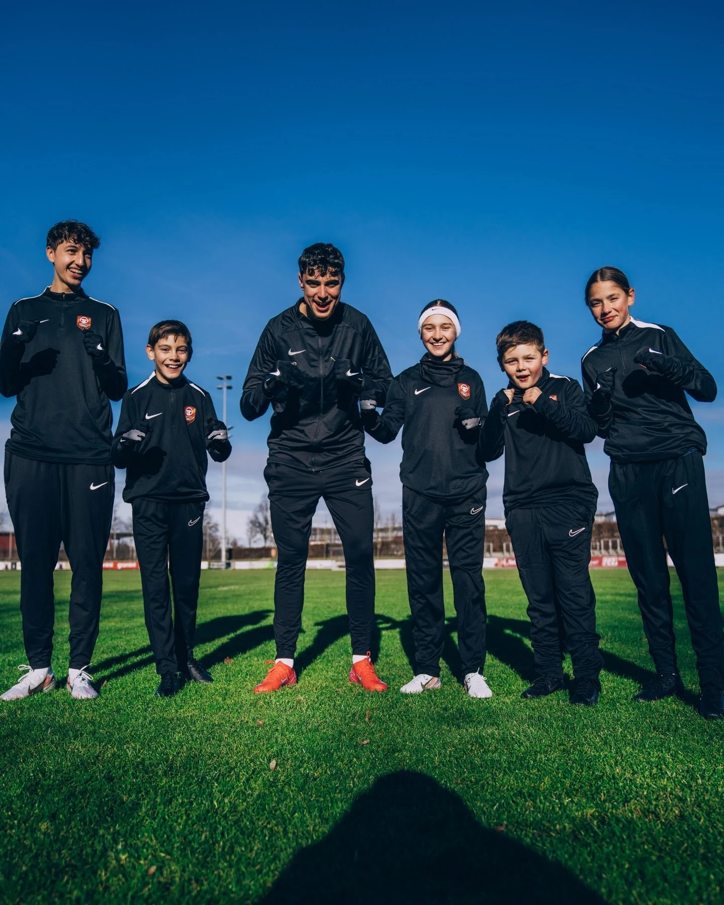 Gruppenfoto aus dem Originalbeitrag der 11teamsports Academy