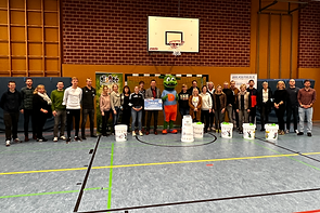 ERFOLGREICHE ÜBERGABE DER SPORTSTATIONS AN GRAFSCHAFTER GRUNDSCHULEN